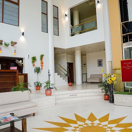 Hotel Viva Inn Yerandwane Bagian luar foto