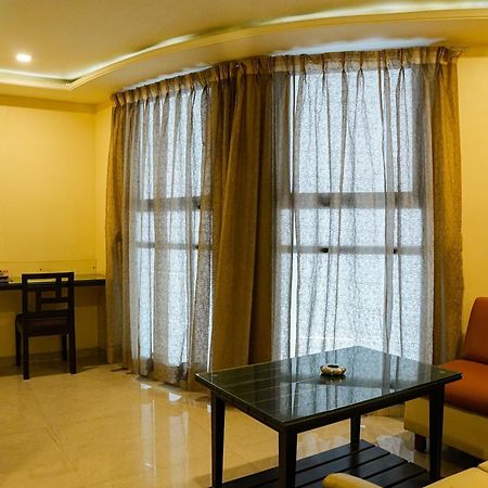 Hotel Viva Inn Yerandwane Bagian luar foto